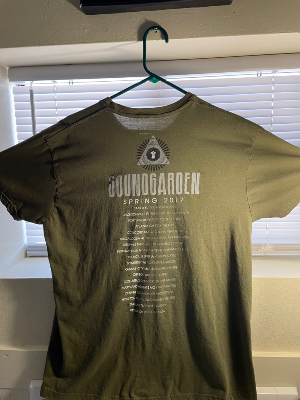 NWOT Soundgarden Spring 2017 Tour Tee (XL) - Picture 3 of 7